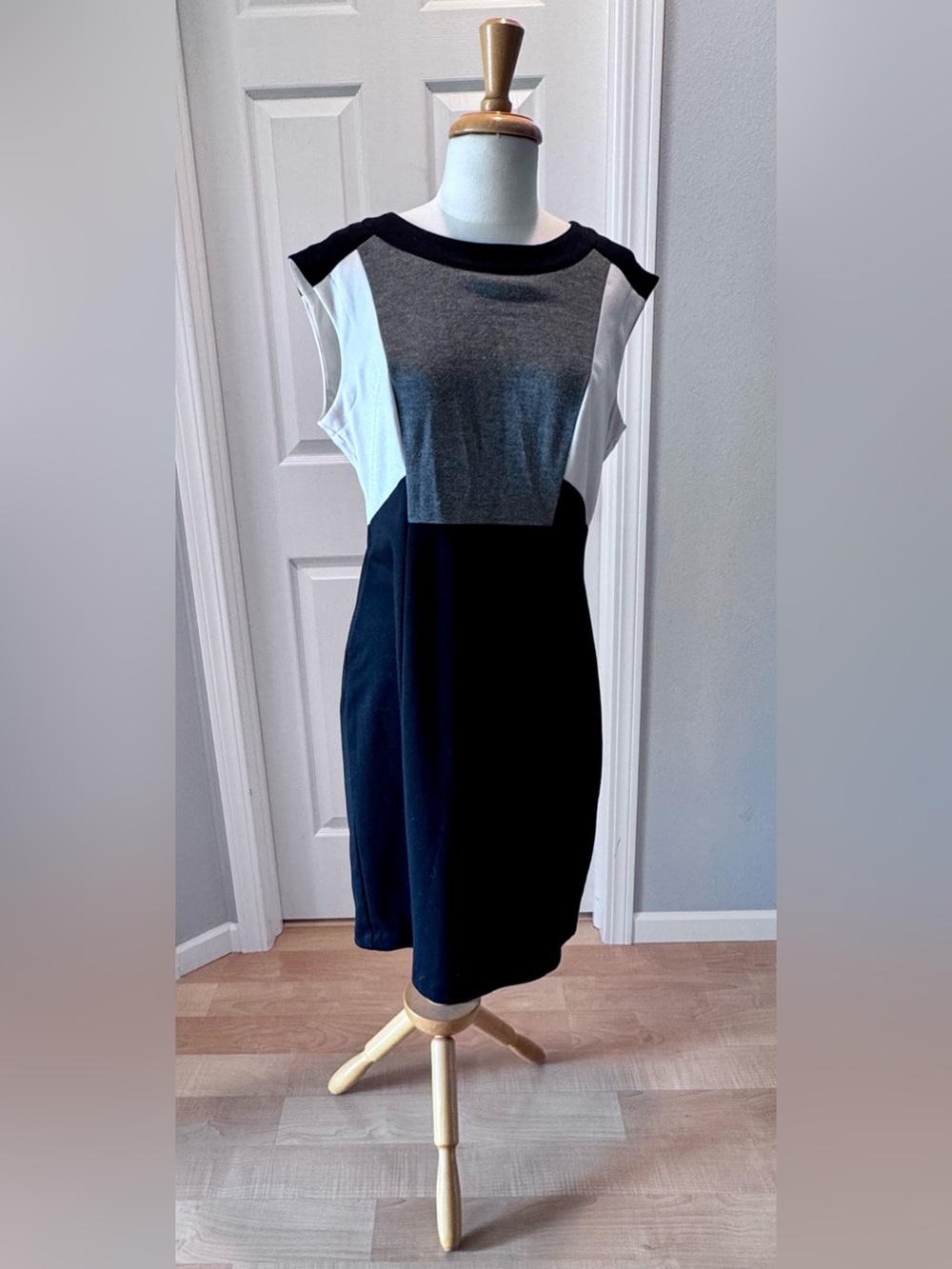London Times Black, Gray & White Colorblock Midi Sheath Dress